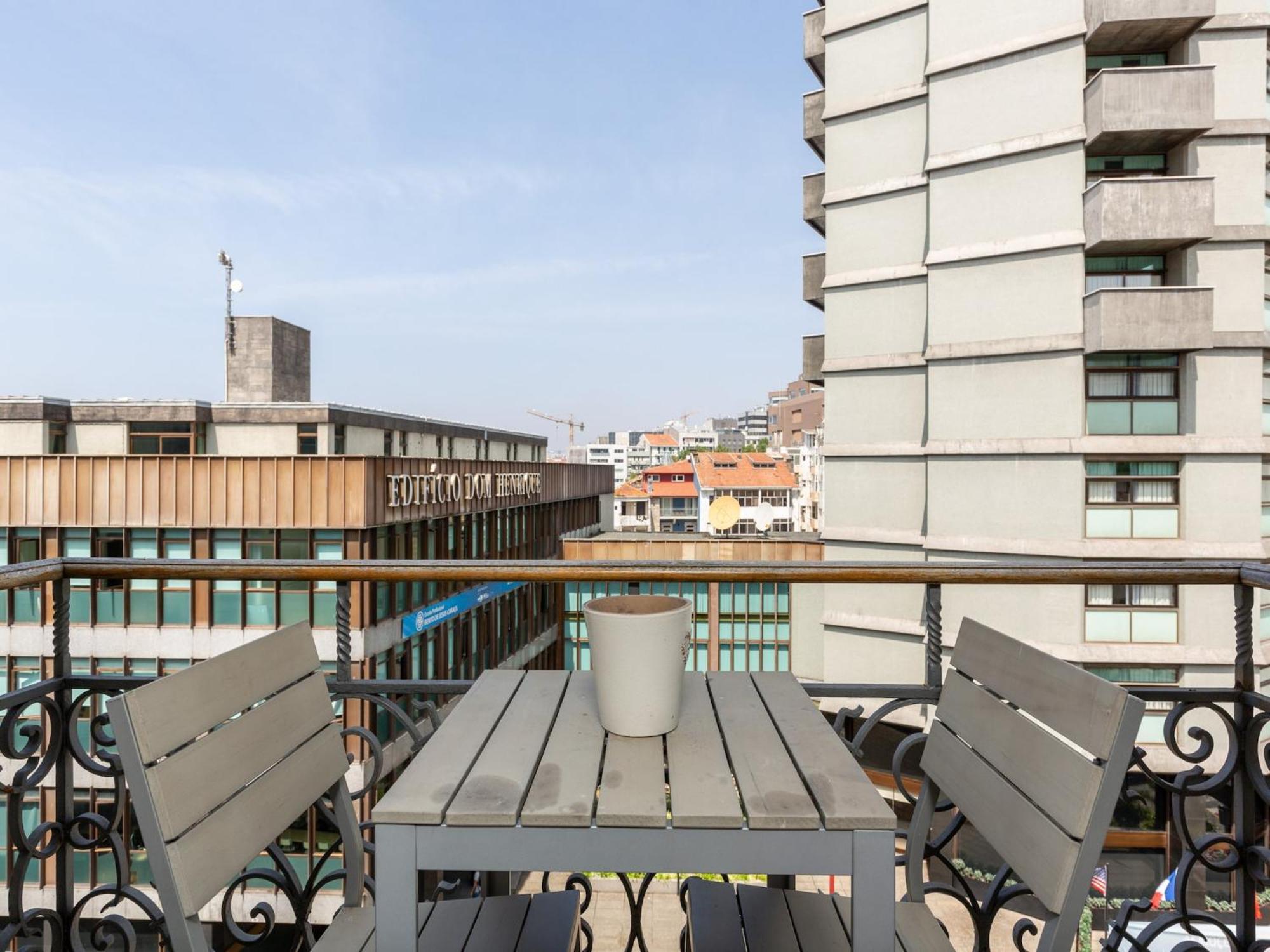 Spacious With Balcony In Apartamento *
