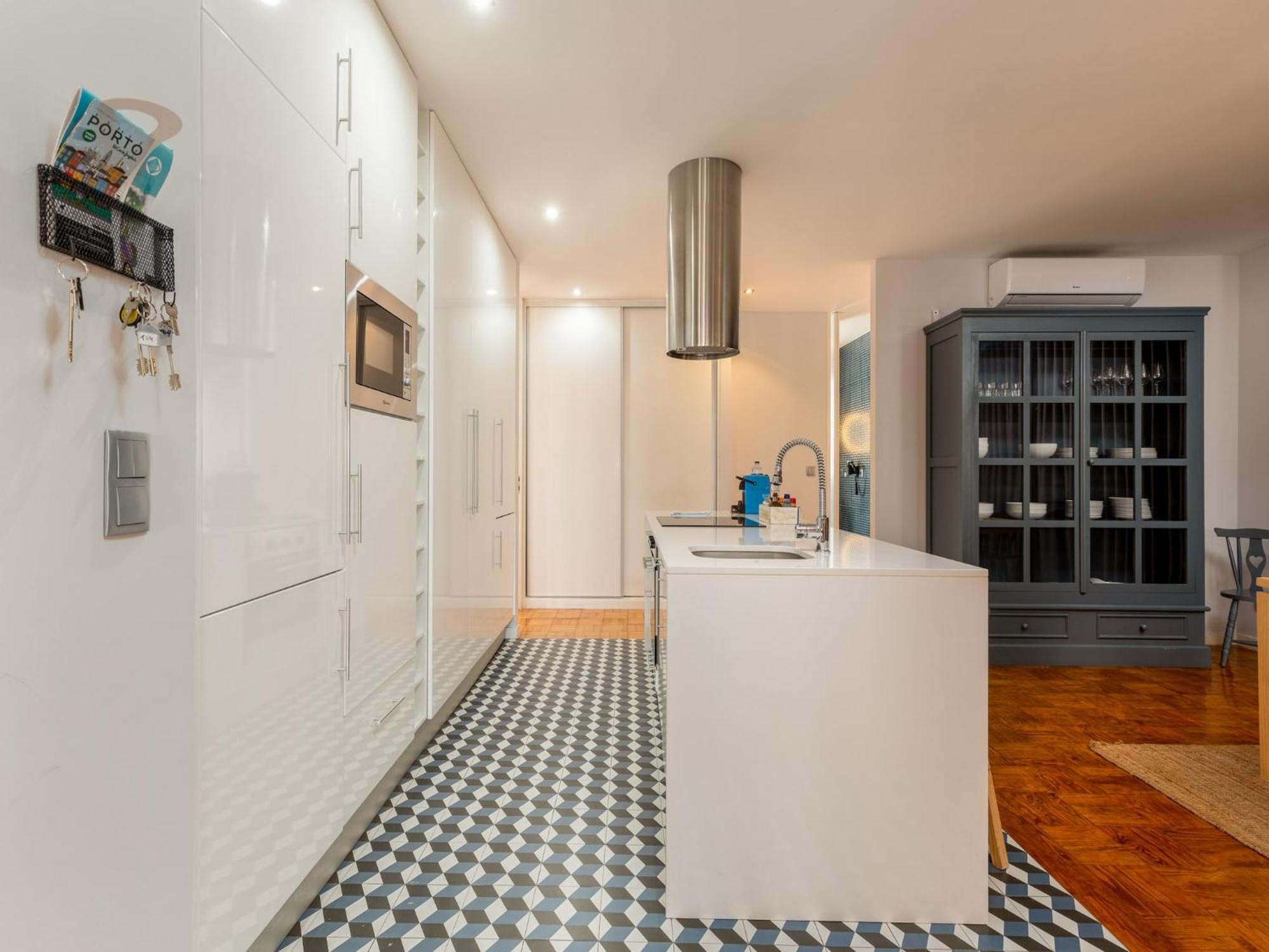 Spacious With Balcony In Apartamento Porto
