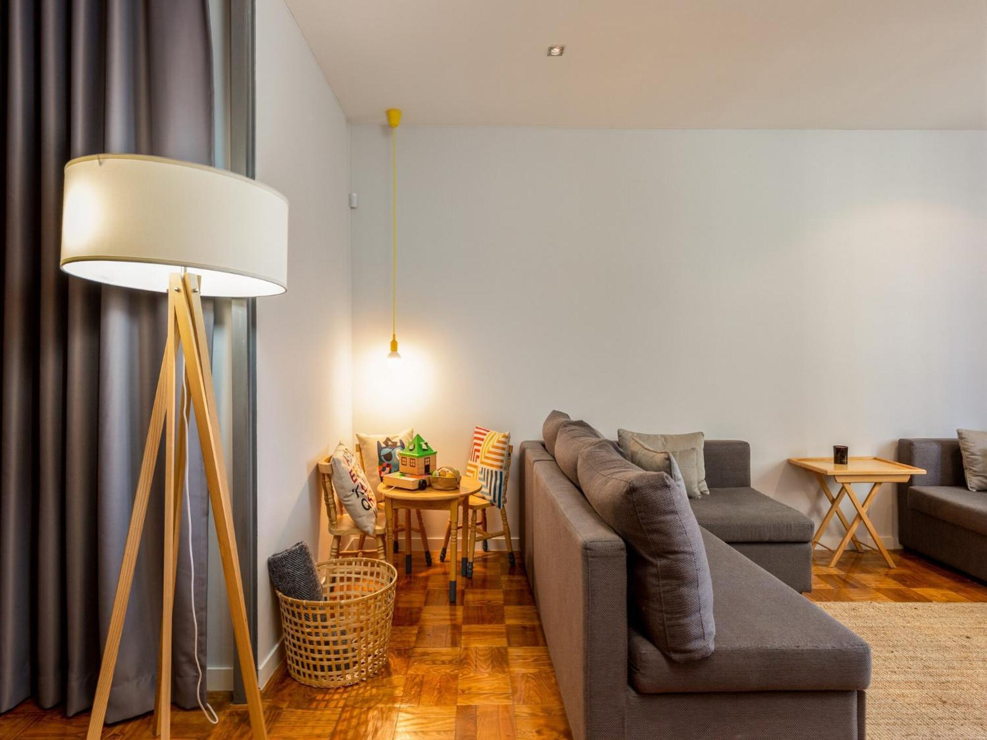 Spacious With Balcony In Apartamento Porto
