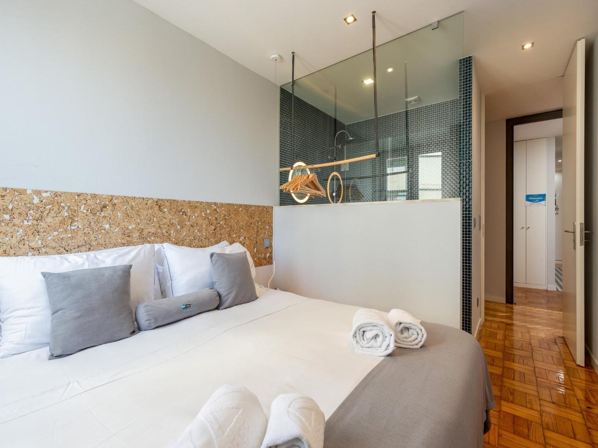Spacious With Balcony In Apartamento Porto